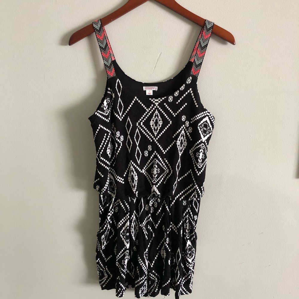 Xhiliration S top black/white printed romper